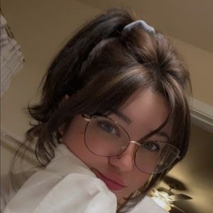 Meet your Posher, Caitlyn